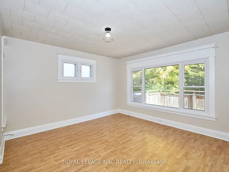 4592 6th Ave — Photo 14