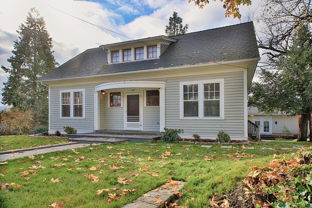 649 NW B St, Grants Pass, OR 97526 Zillow