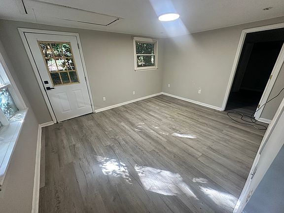 5th image of 309 Middleton Ave
