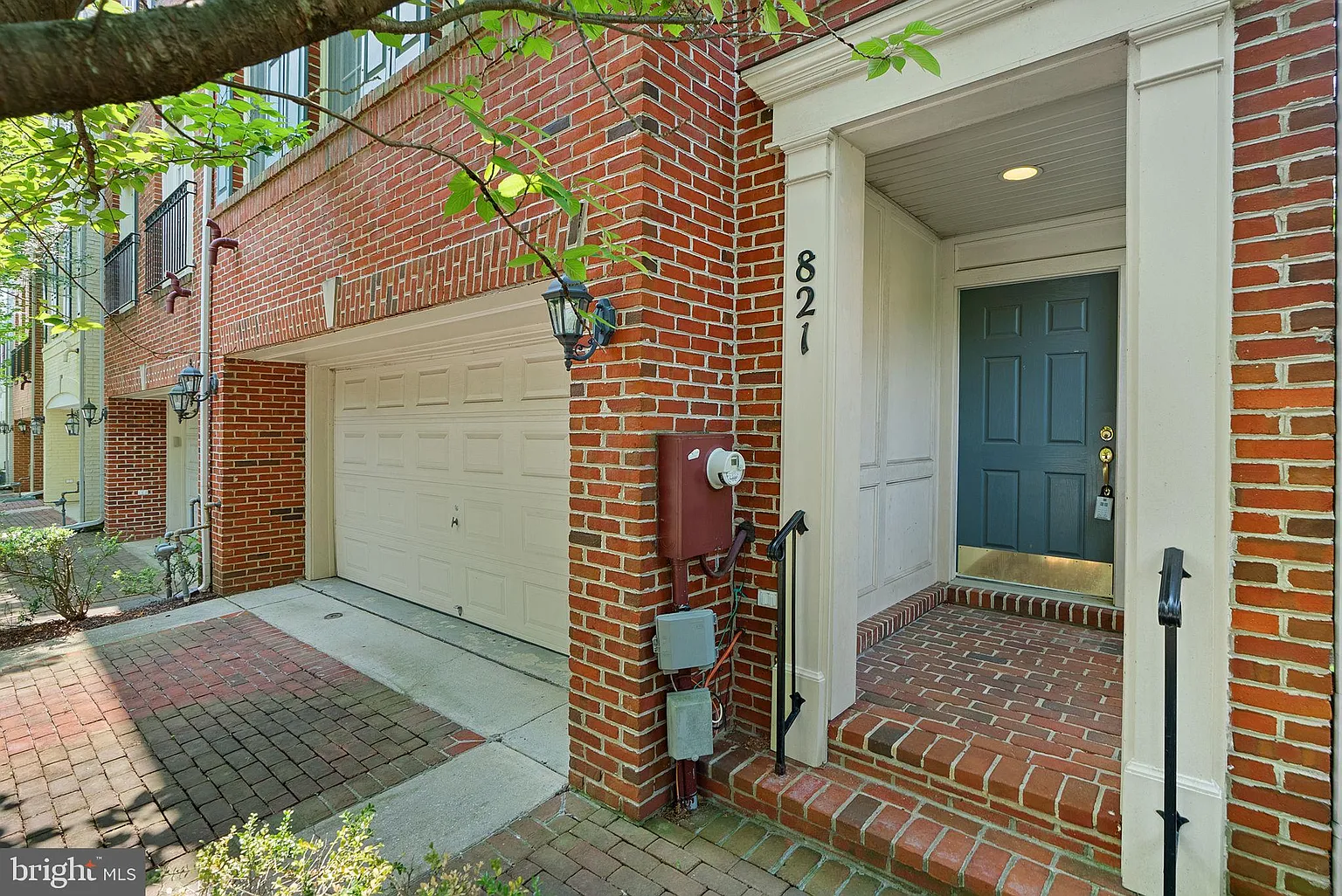 821 Oak Knoll Ter photo 1
