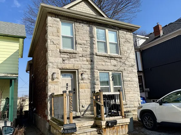 4686 Zimmerman Ave Unit 2, Niagara Falls, ON L2E 3M6