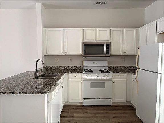 5th image of 1581 Cove Creek Cir
