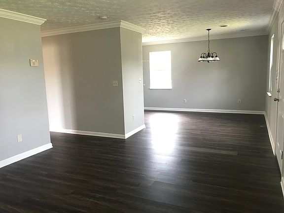 5th image of 2420 Louise Ave