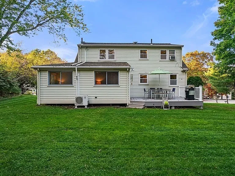15 Howland Ter — Photo 25