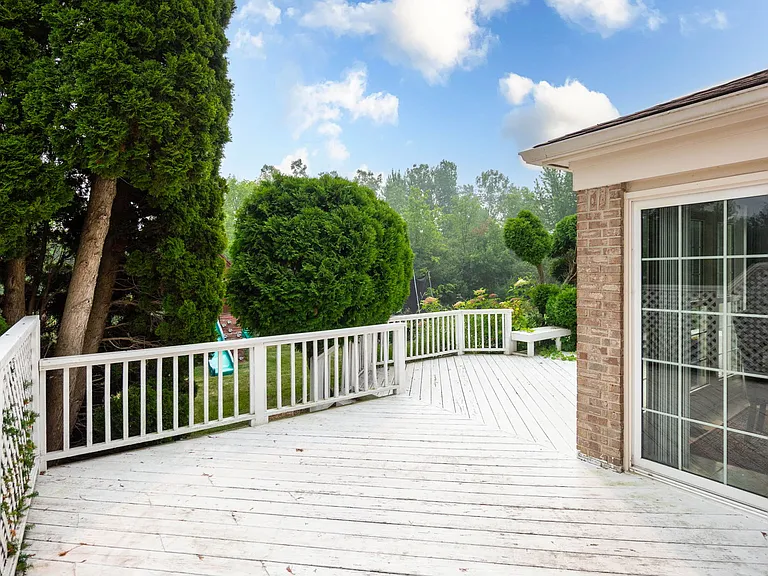 45520 Morningside Dr — Photo 11