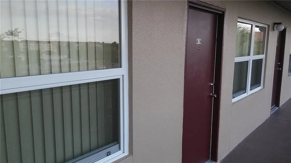 2 bed, 1.5 bath, 953 sqft, $1,800 — Photo 2