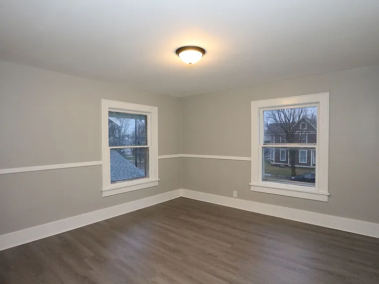 904 E Clinton St — Photo 13