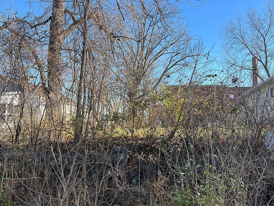 2nd image of 2057 Caroline Ave