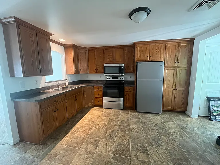 2836 Lincoln Hwy E — Photo 4
