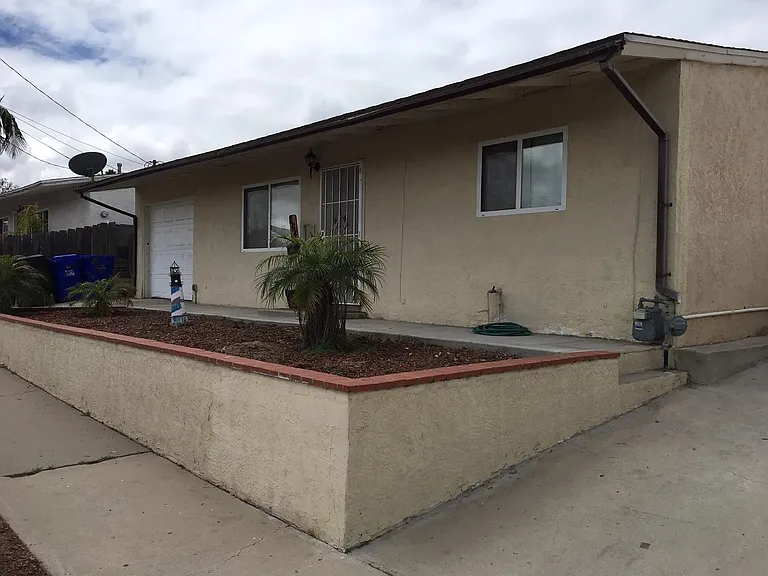 864 Glencoe Dr — Photo 1
