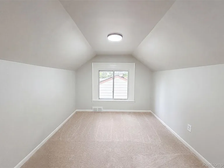 11268 Maxwell Ave — Photo 8
