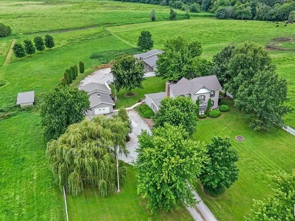 7030 Mansion Rd, Chatham, IL 62629