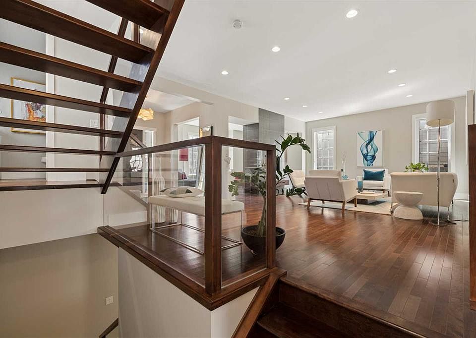 1st image of 51 SE Hong Kong Rd SW