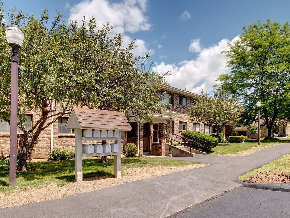 2nd image of 12 Wolf Hill Rd #7446