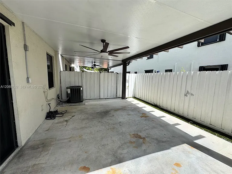 11424 SW 252nd St — Photo 46