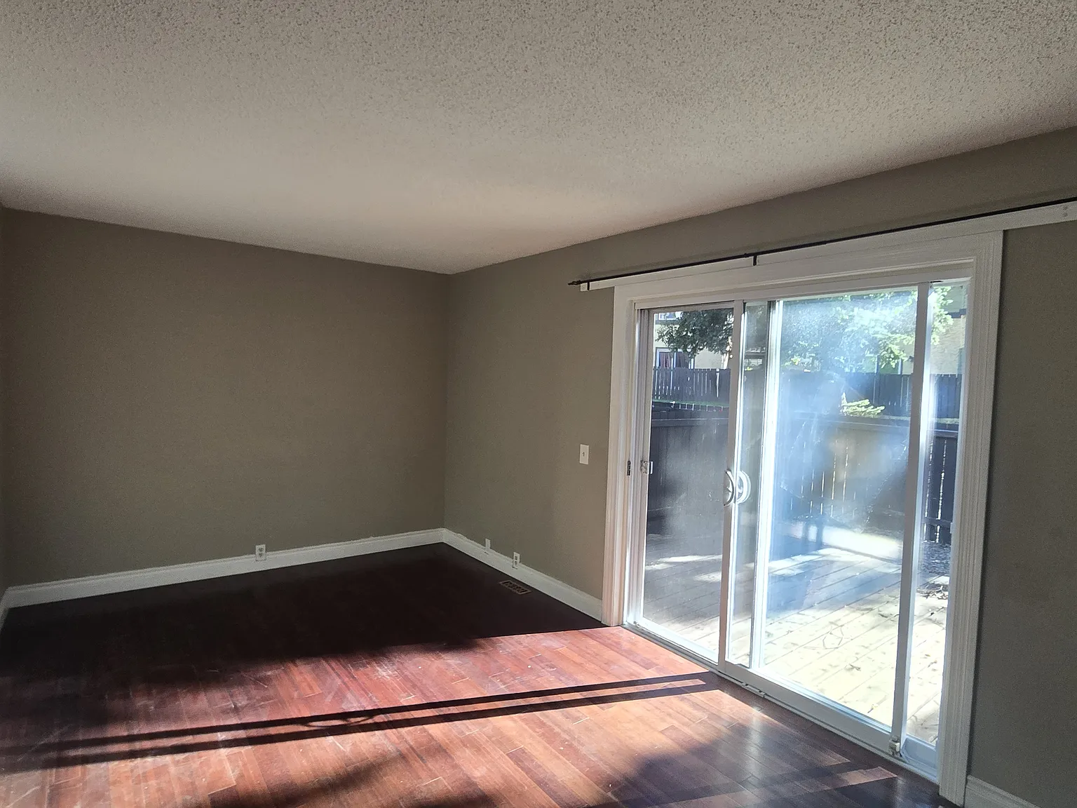 210 Woodbridge Way — Photo 4
