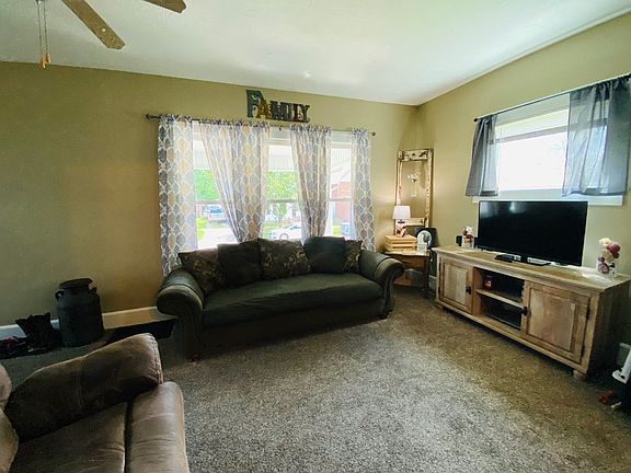 4th image of 406 Carroll St