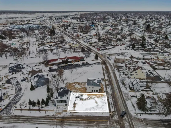 301 Jackson Ave, Grand Haven, MI 49417