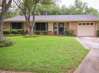 802 E Randall St, Beeville, TX 78102