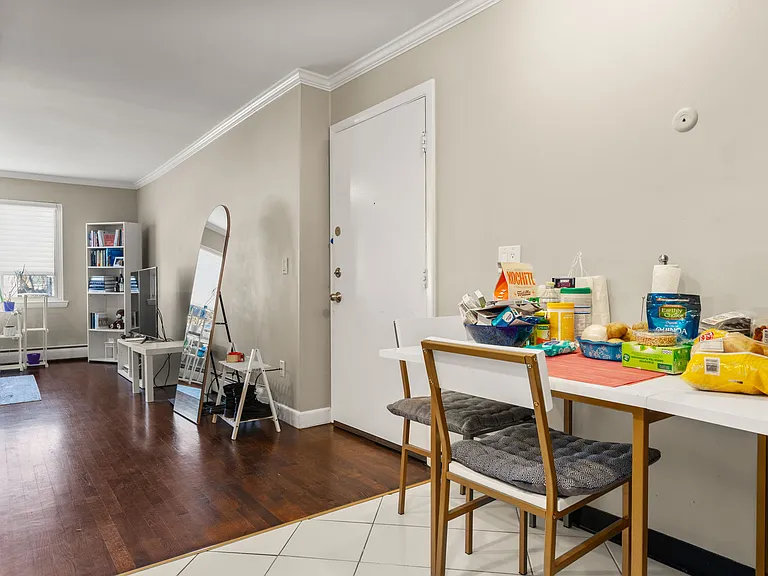 71 Oxford Ave #8 — Photo 5