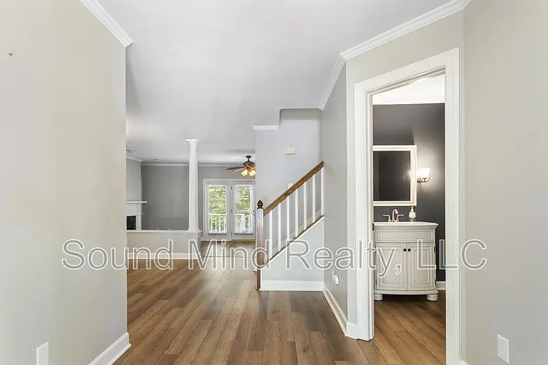 3 bed, 2.5 bath, 2150 sqft, $1,950 — Photo 2