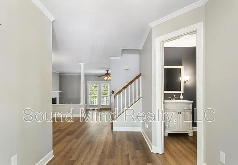112 Lomond Ln — Photo 2