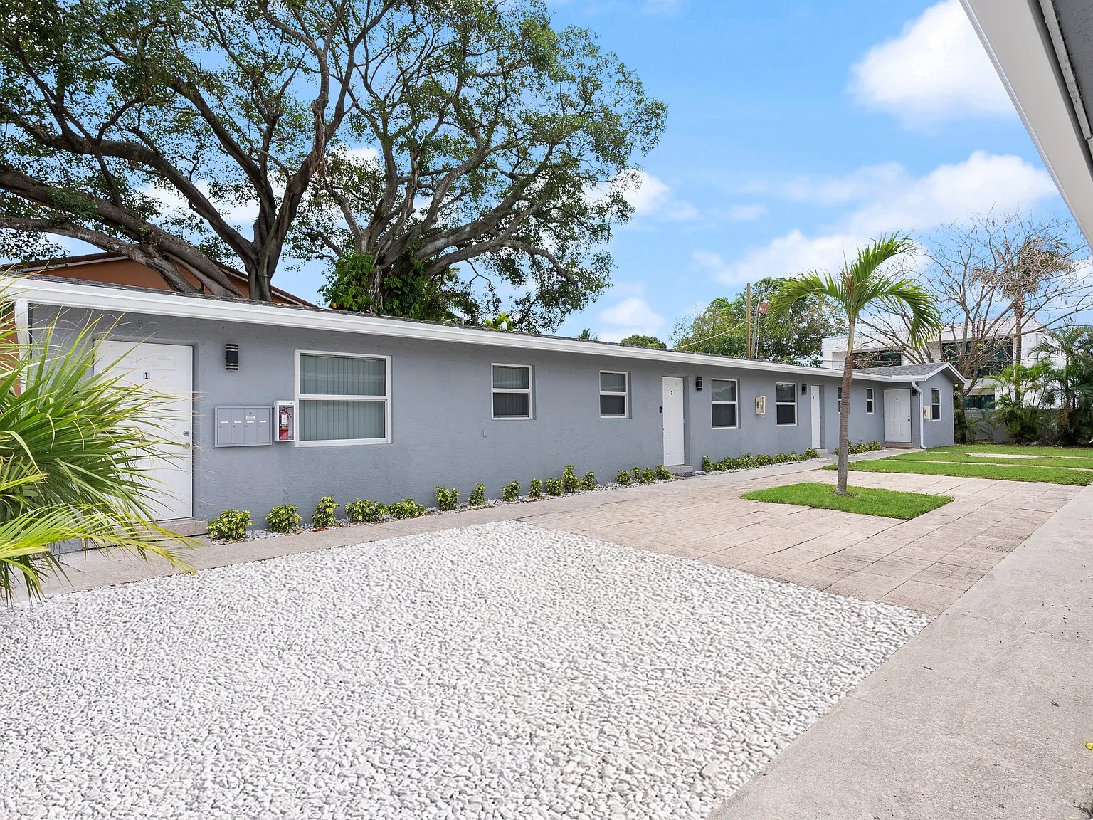 2 bed, 800 sqft, $1,950 — Photo 1