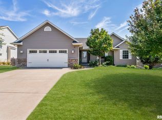 6451 Friendship Path, Bettendorf, IA 52722