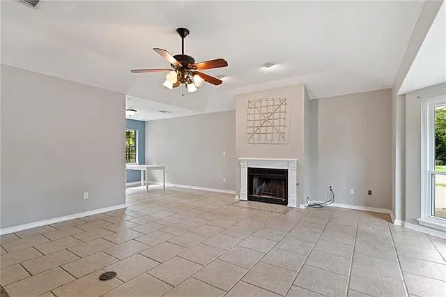 3 bed, 2.0 bath, 1399 sqft, $1,900 — Photo 4