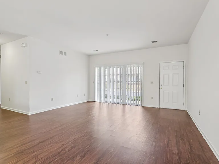 Autumn Park Apartments — Photo 37