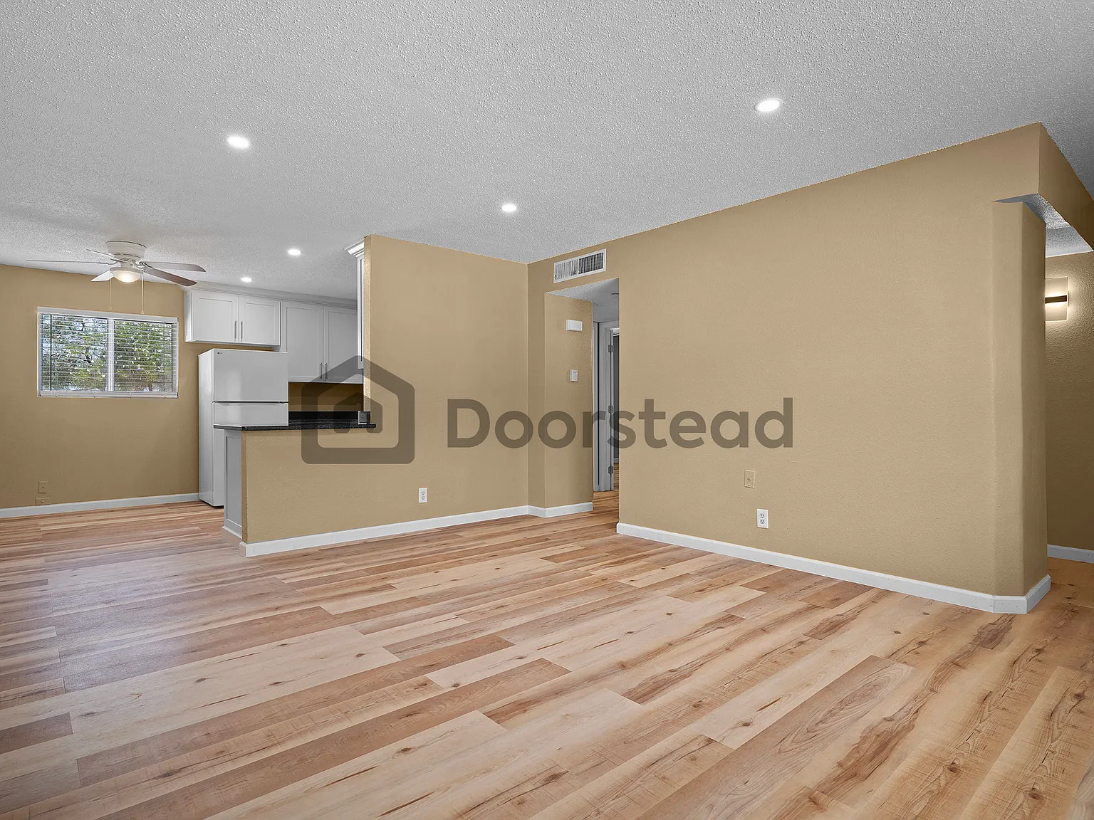2 bed, 1.0 bath, 810 sqft, $1,200 — Photo 2