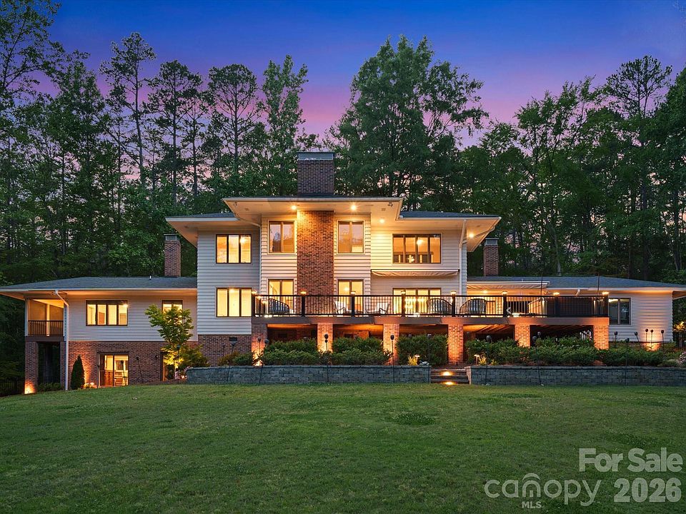 1st image of 115 Forest Cliff Ct NE