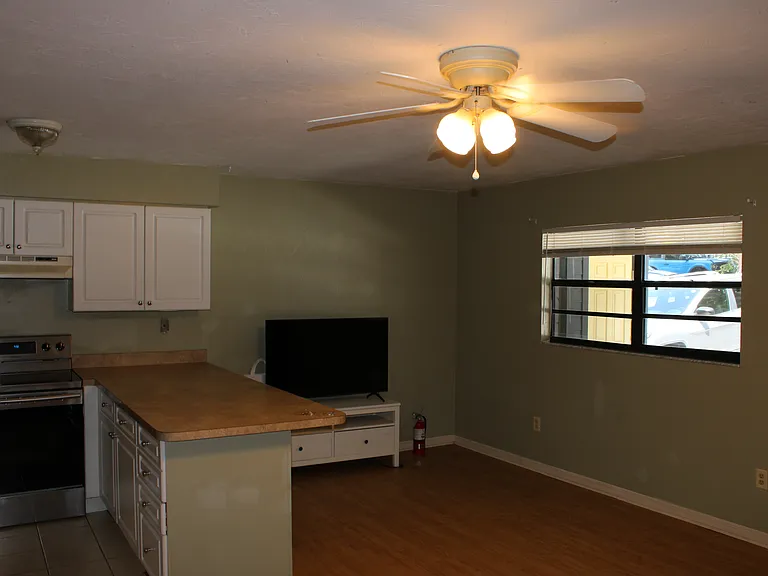 821 NW 13th St #9 — Photo 28