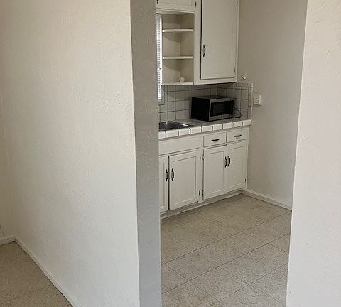 3rd image of 127 W Kelso St #1