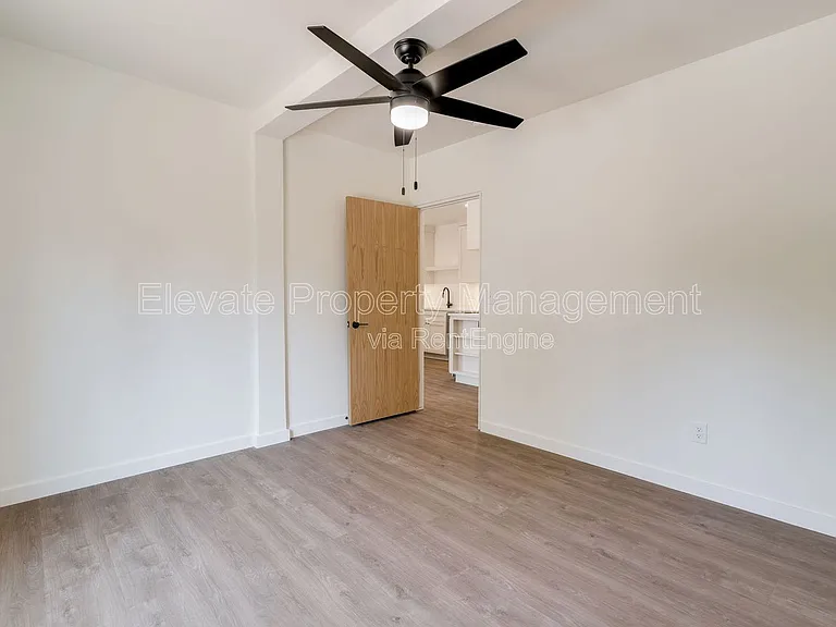 844 NW 43rd St #202 — Photo 16