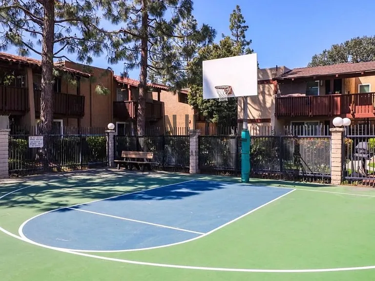 1040 W Macarthur Blvd #50 — Photo 18