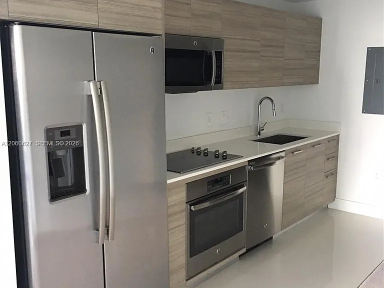 121 NE 34th St #914 — Photo 3