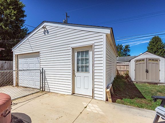 5th image of 360 Middle Dr