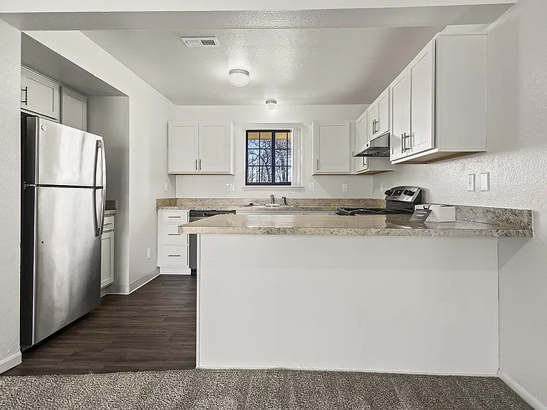 Tanglewood Apartments — Photo 38