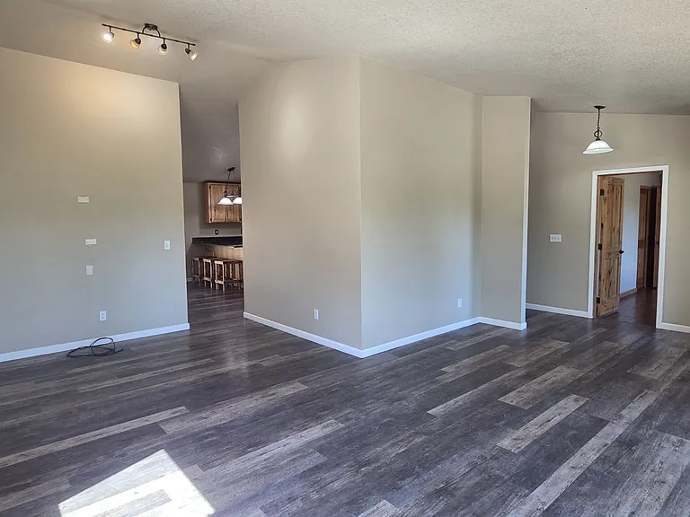 941 Colonial Rd — Photo 6
