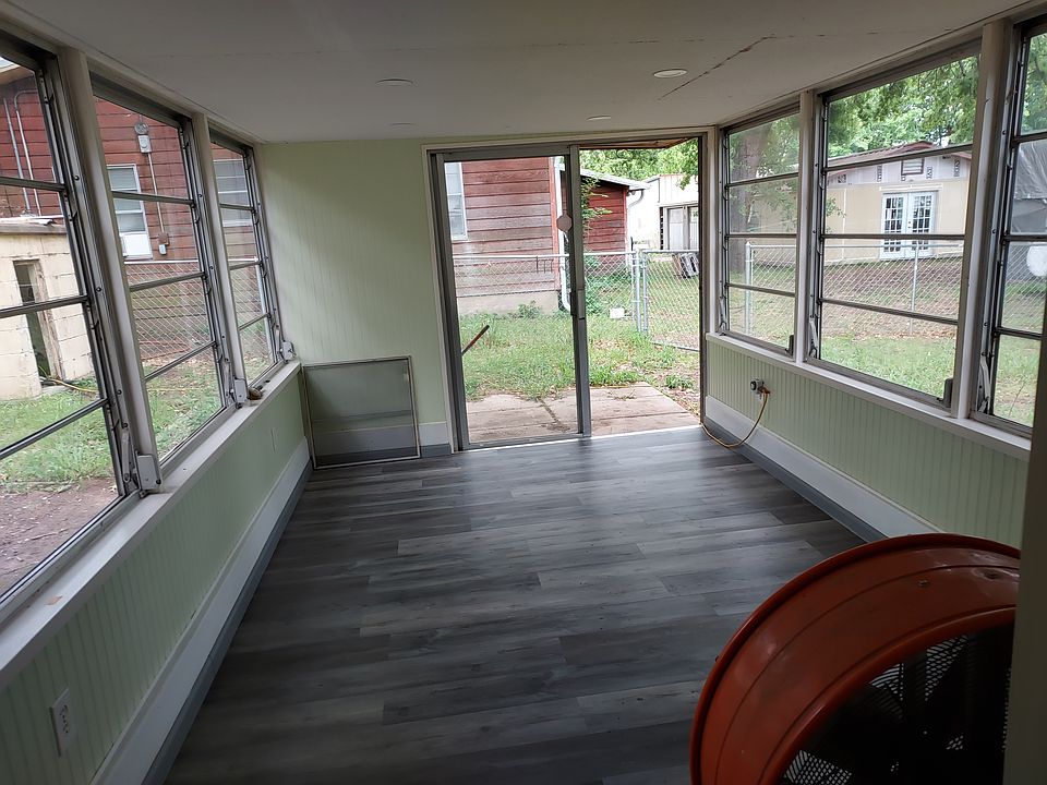 1st image of 112A Pearce Dr