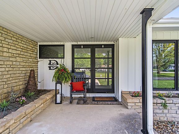 3rd image of 1192 Peyton Pl