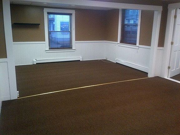 3rd image of 556 Centre St Ste 1