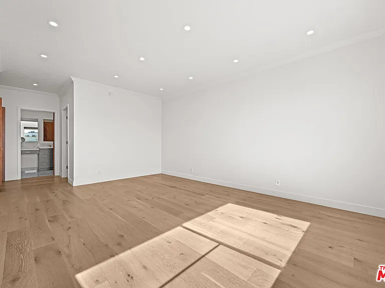 106 N Croft Ave #301 — Photo 27