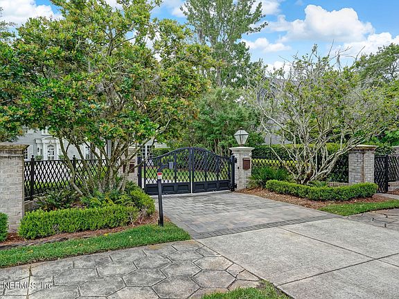 4th image of 1875 AVONDALE Circle