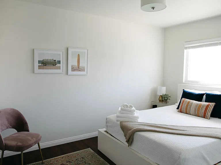 4588 Winona Ave — Photo 61