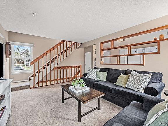 4th image of 562 Arden Circle
