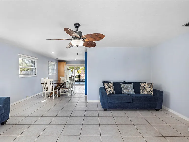 1634 Lantana Ln — Photo 1