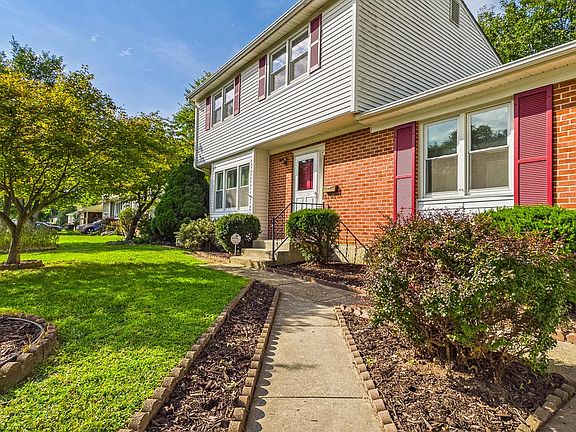 5th image of 576 Crawford Ave