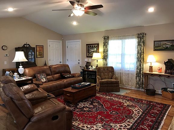 4th image of 1137 Seven Oaks Dr